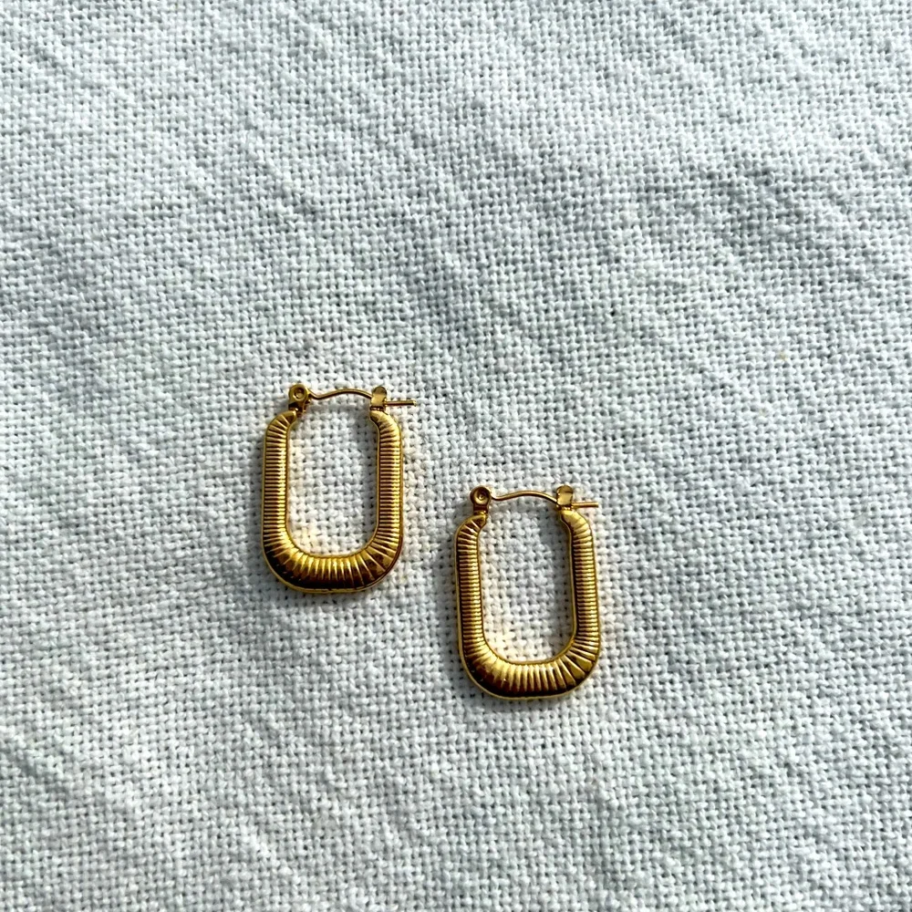 NEW Stainless Steel Gold Earrings - Picture 3 of 5